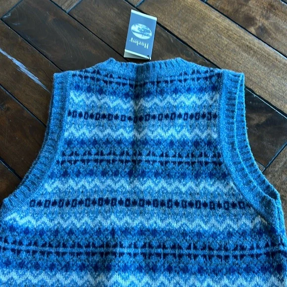 トップス HARLEY OF SCOTLAND V-NECK WOOL VEST Harley V-neck Slipover in Starnight Blue – Dick's Edinburgh